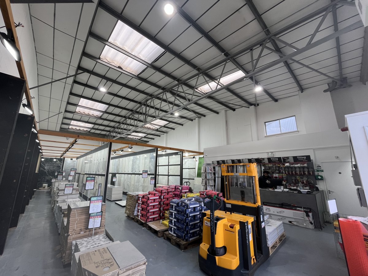 Industrial Unit in Crawley - photo 2