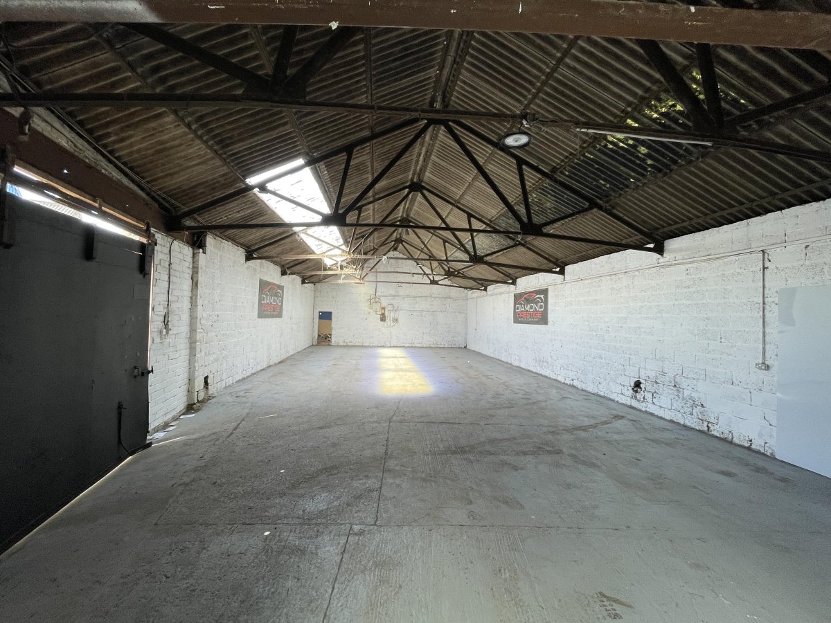 Industrial Unit in Huddersfield - photo 2