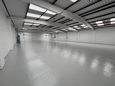 Industrial Unit in Farnborough - photo 3