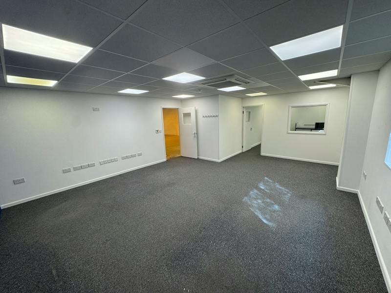 Industrial Unit in Egham - photo 3
