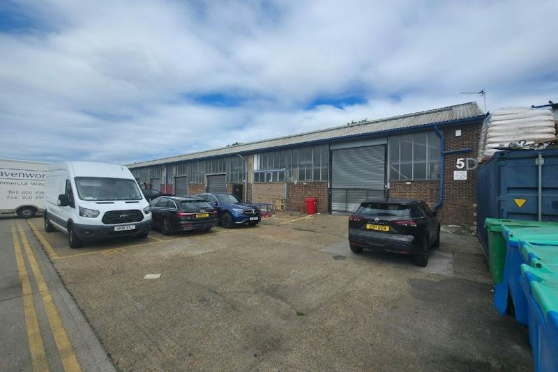 Industrial Unit in Barking - photo 2