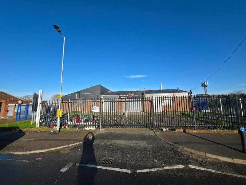 Industrial Unit in Barking - photo 3