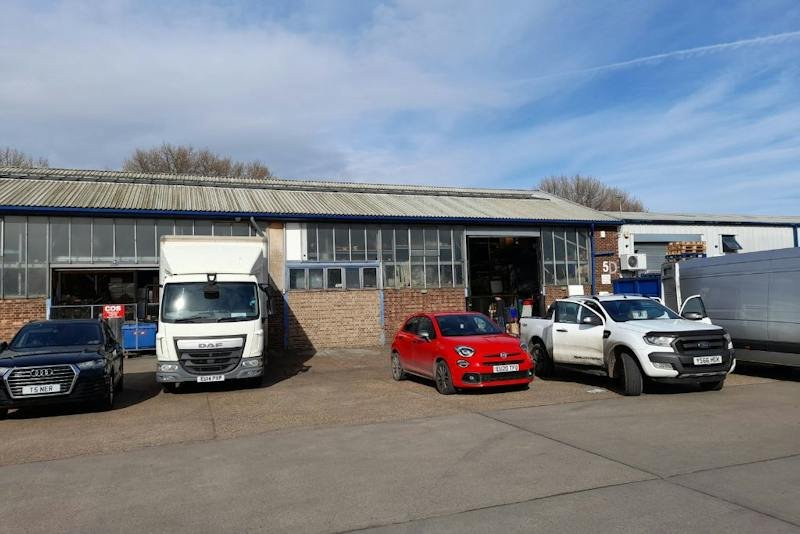 Industrial Unit in Barking - photo 4