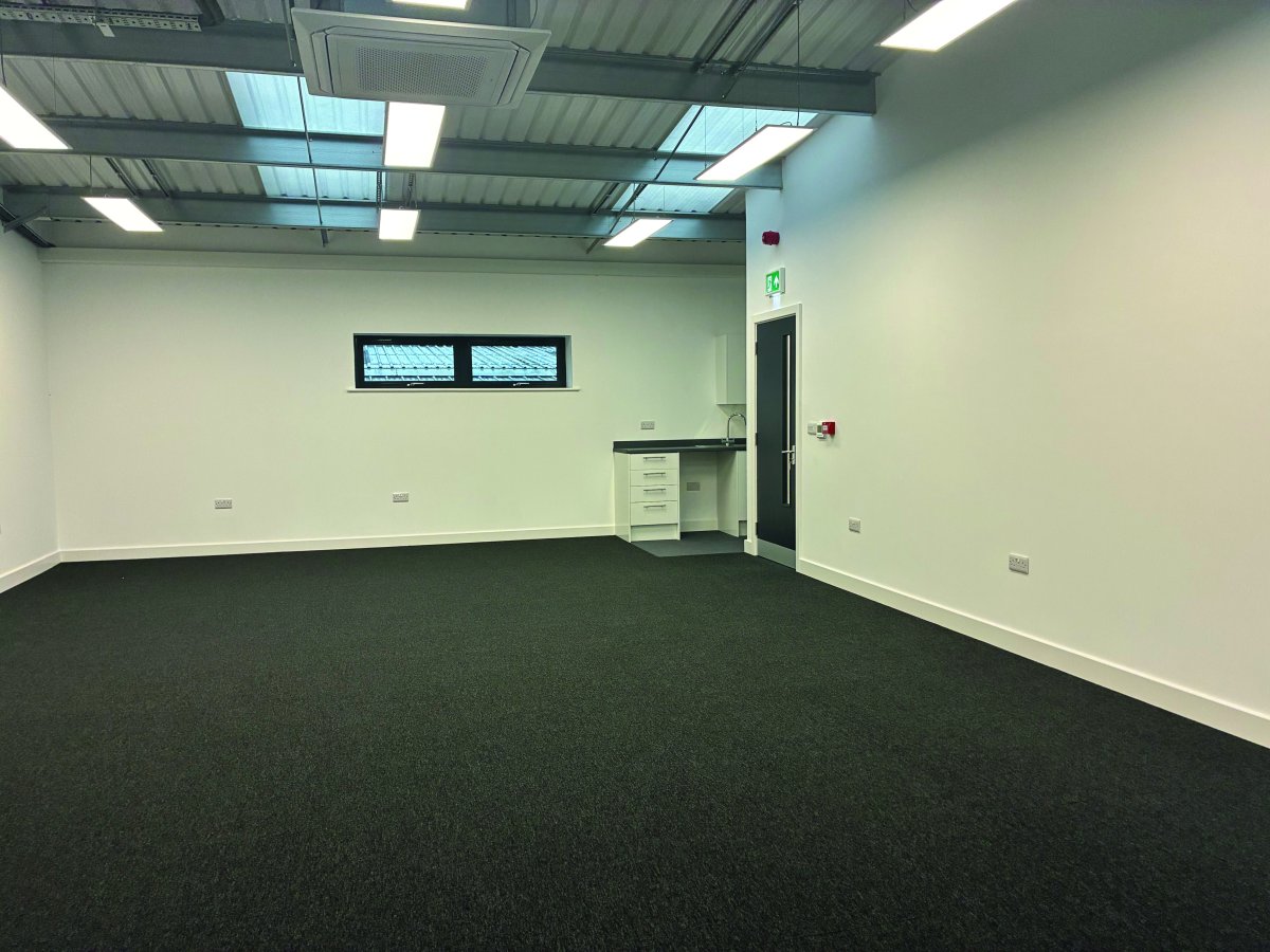 Industrial Unit in Lindley - photo 4