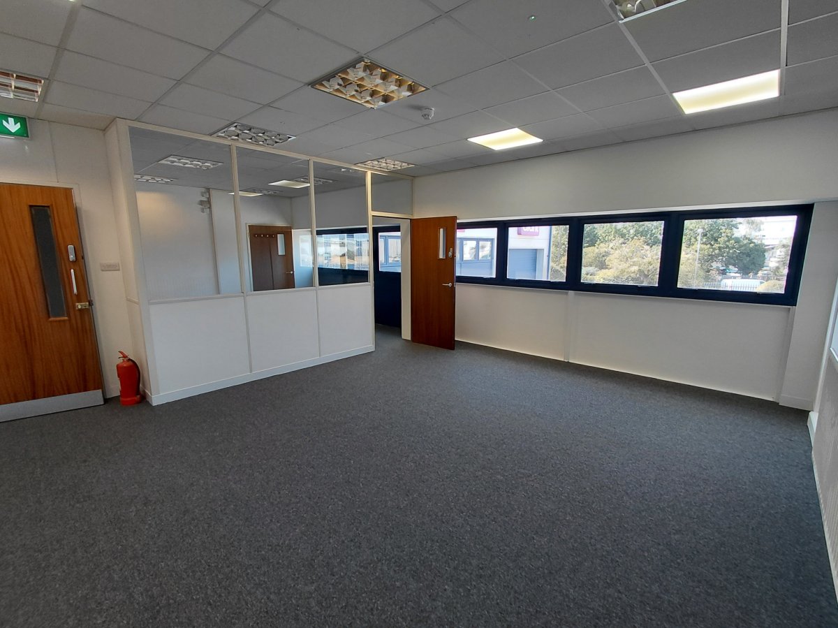 Industrial Unit in Croydon - photo 3