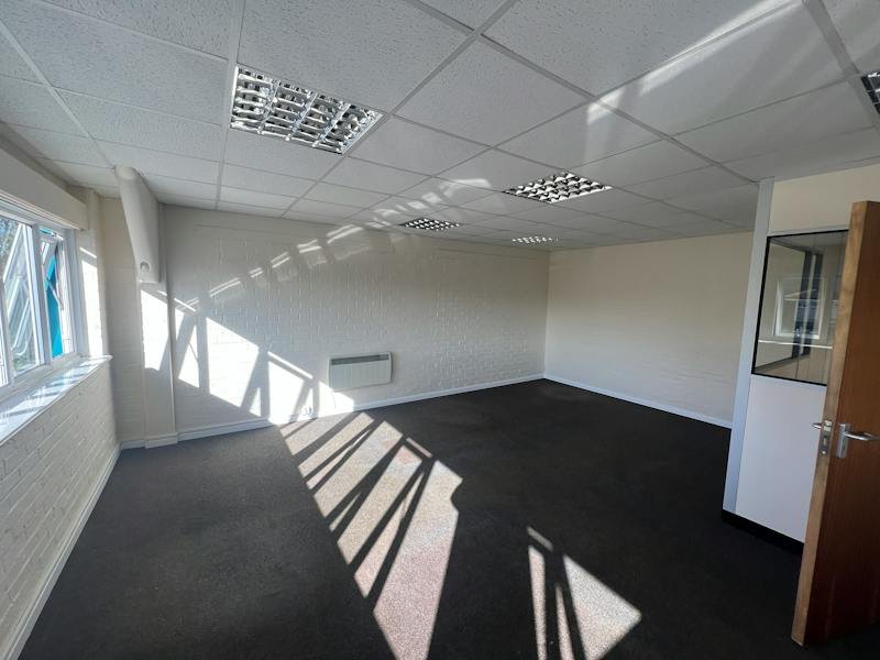 Industrial Unit in Havant - photo 3