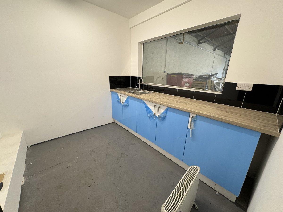 Industrial Unit in Werrington - photo 3
