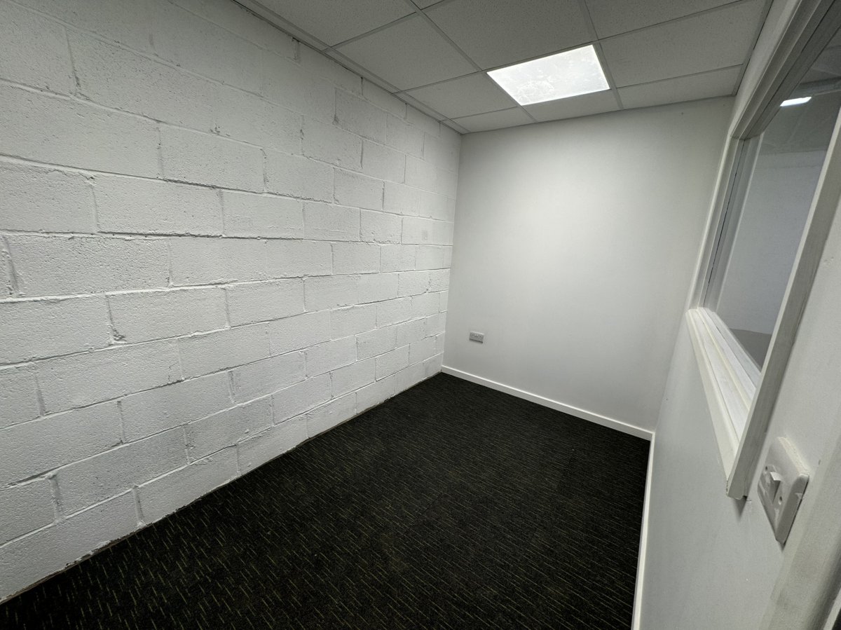 Industrial Unit in Werrington - photo 2