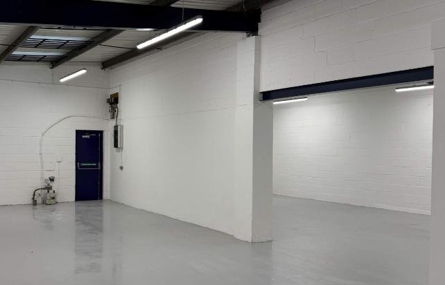 Industrial Unit in London - photo 3