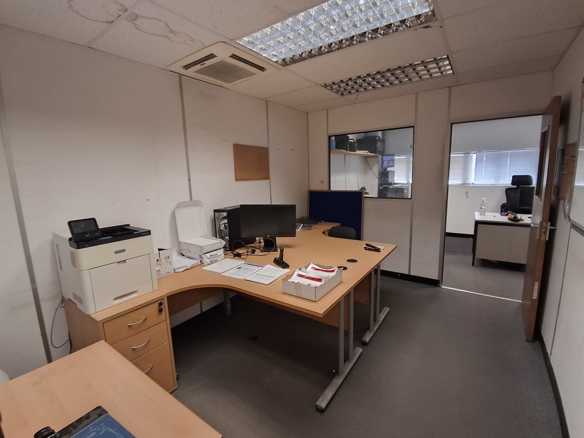 Industrial Unit in Lodge Farm Industrial Estate - photo 4