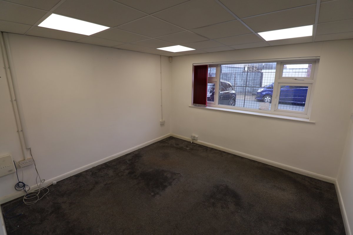 Industrial Unit in Hinckley - photo 4