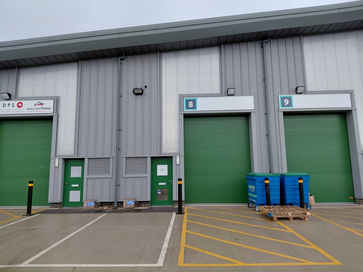 Industrial Unit in Guildford - photo 2