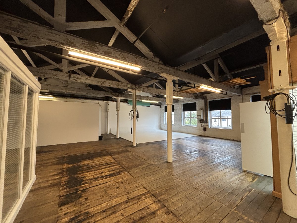 Industrial Unit in Elland - photo 2
