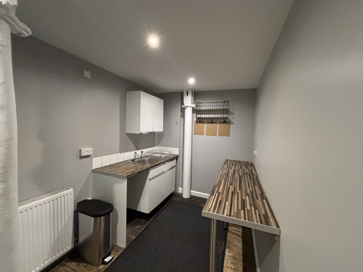 Industrial Unit in Elland - photo 3