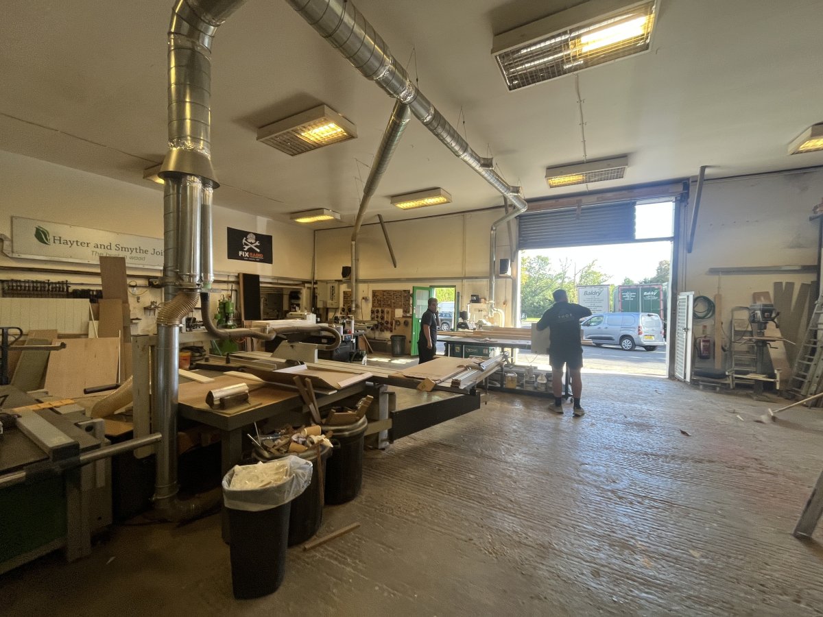 Industrial Unit in Newchapel - photo 2