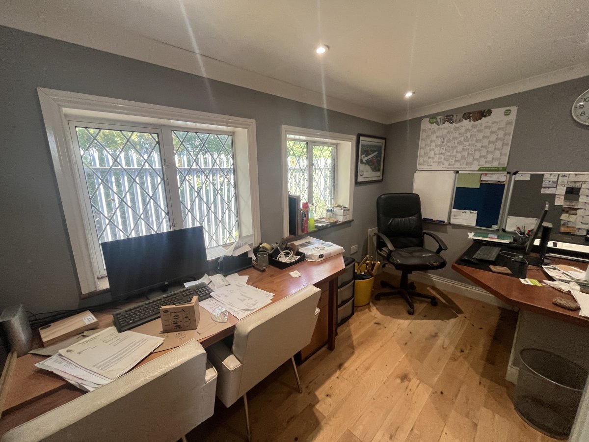 Industrial Unit in Newchapel - photo 4