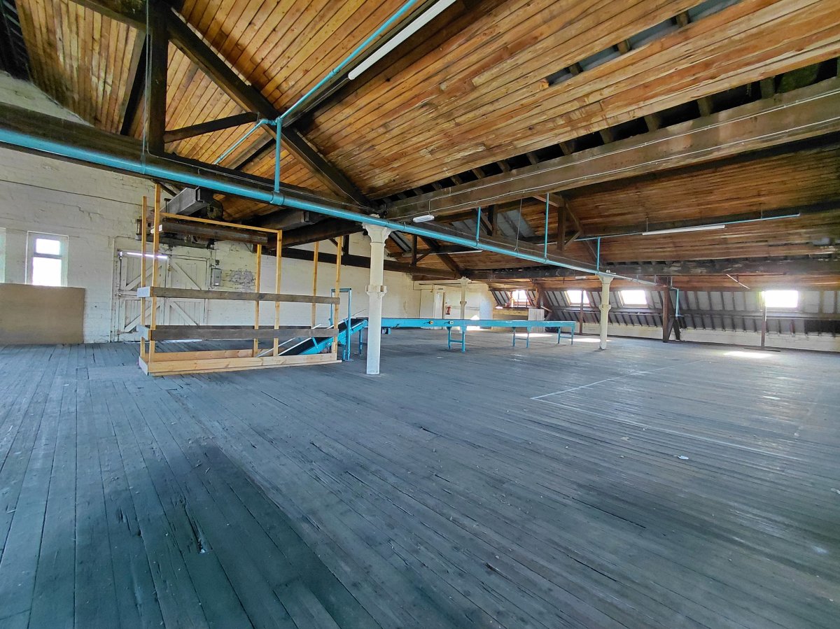 Industrial Unit in Bradford - photo 3