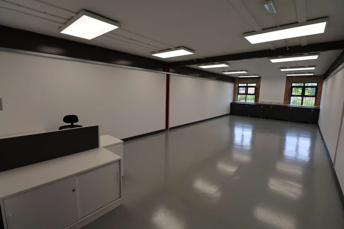 Industrial Unit in Leicester - photo 2