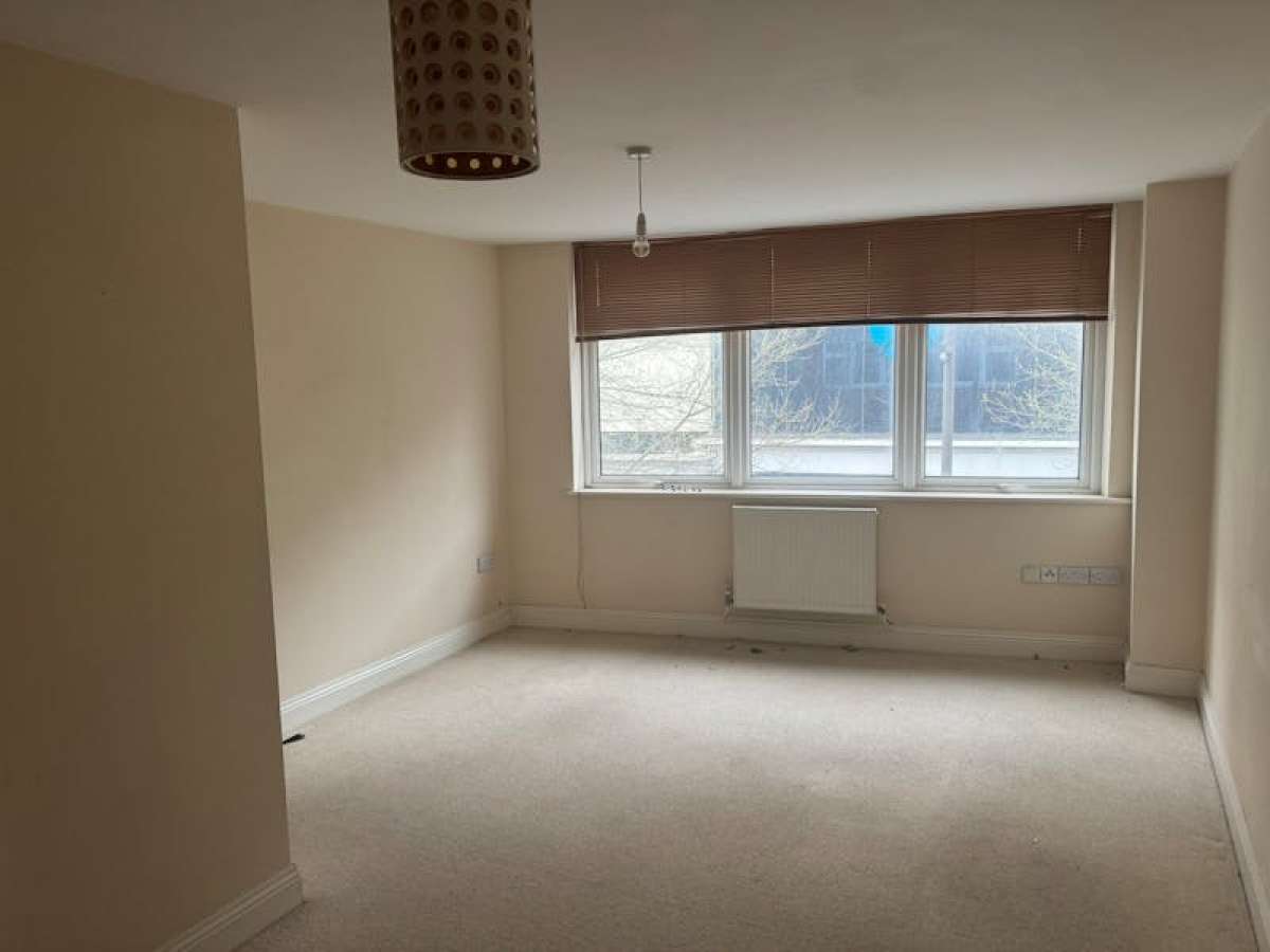 Investment in Woking - photo 4