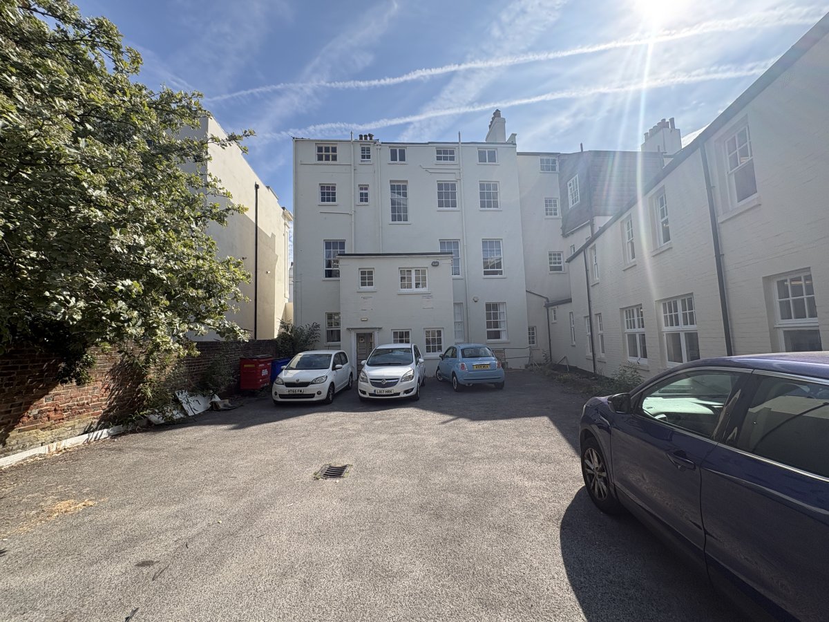 Investment in Southampton - photo 3