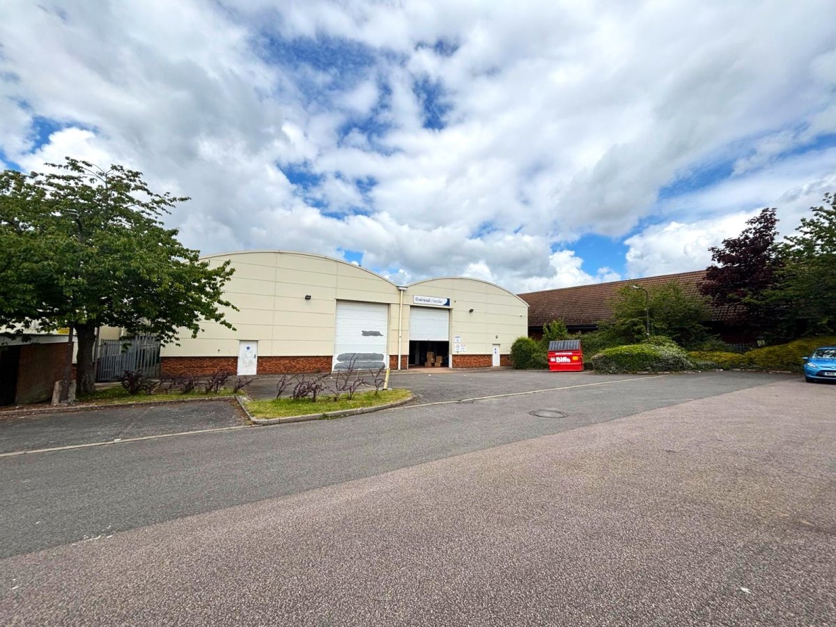 Investment in Luton - photo 3