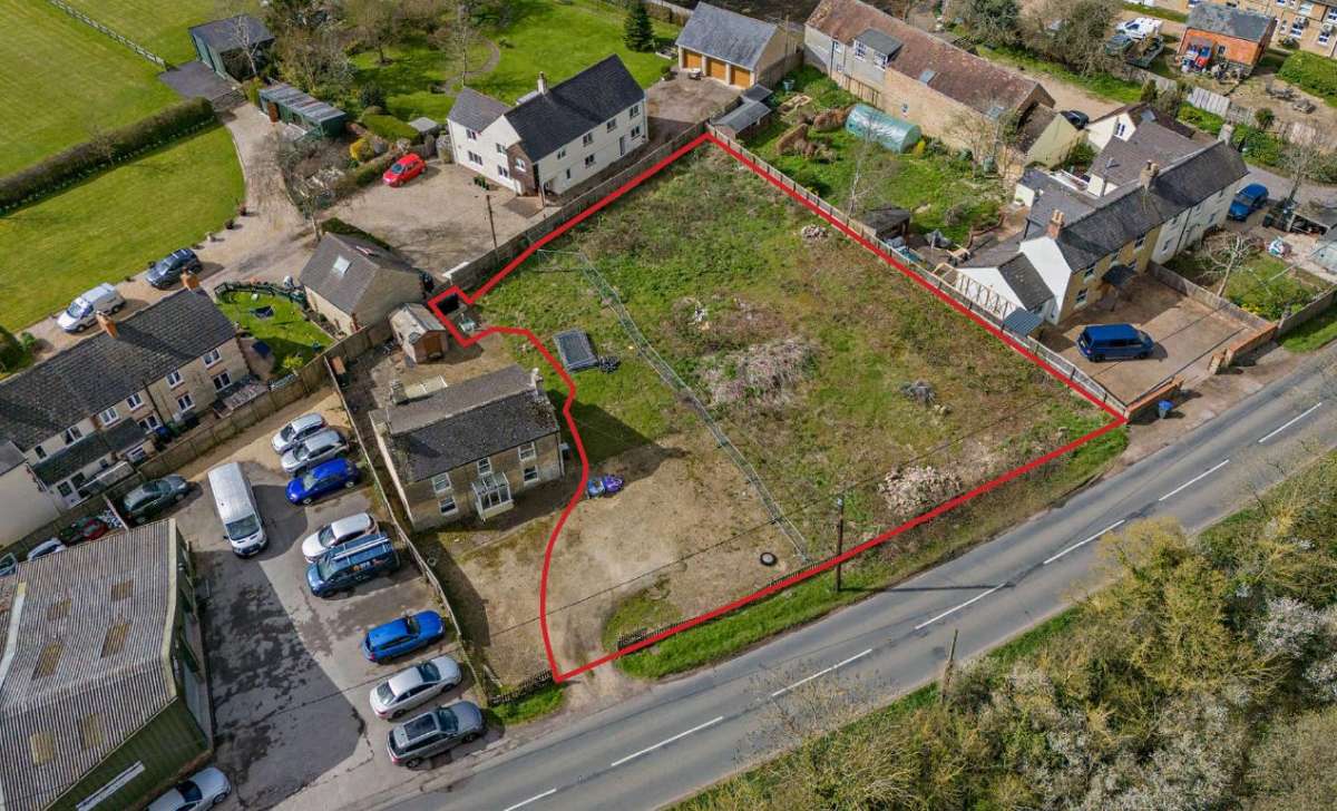 Land in Brinkworth
