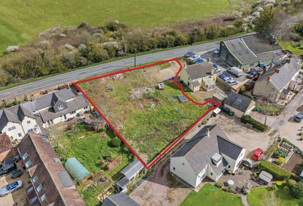 Land in Brinkworth - photo 2