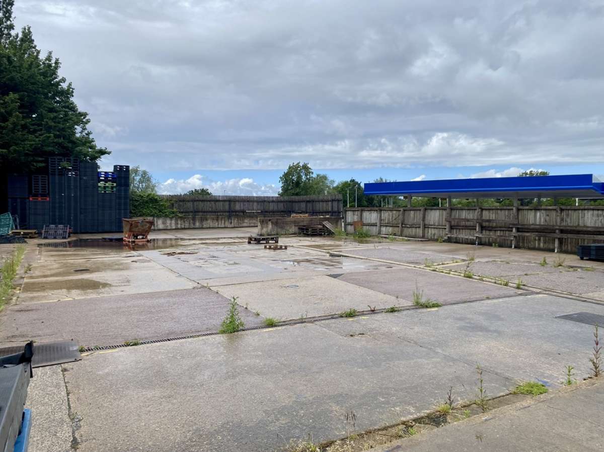 Land in Evesham
