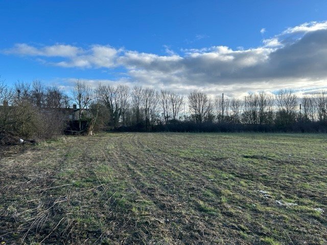 Land in Henlow