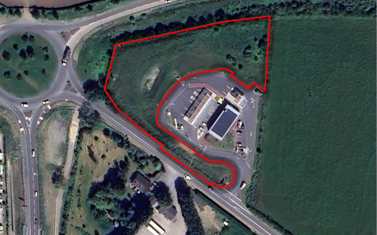 Land in Pershore