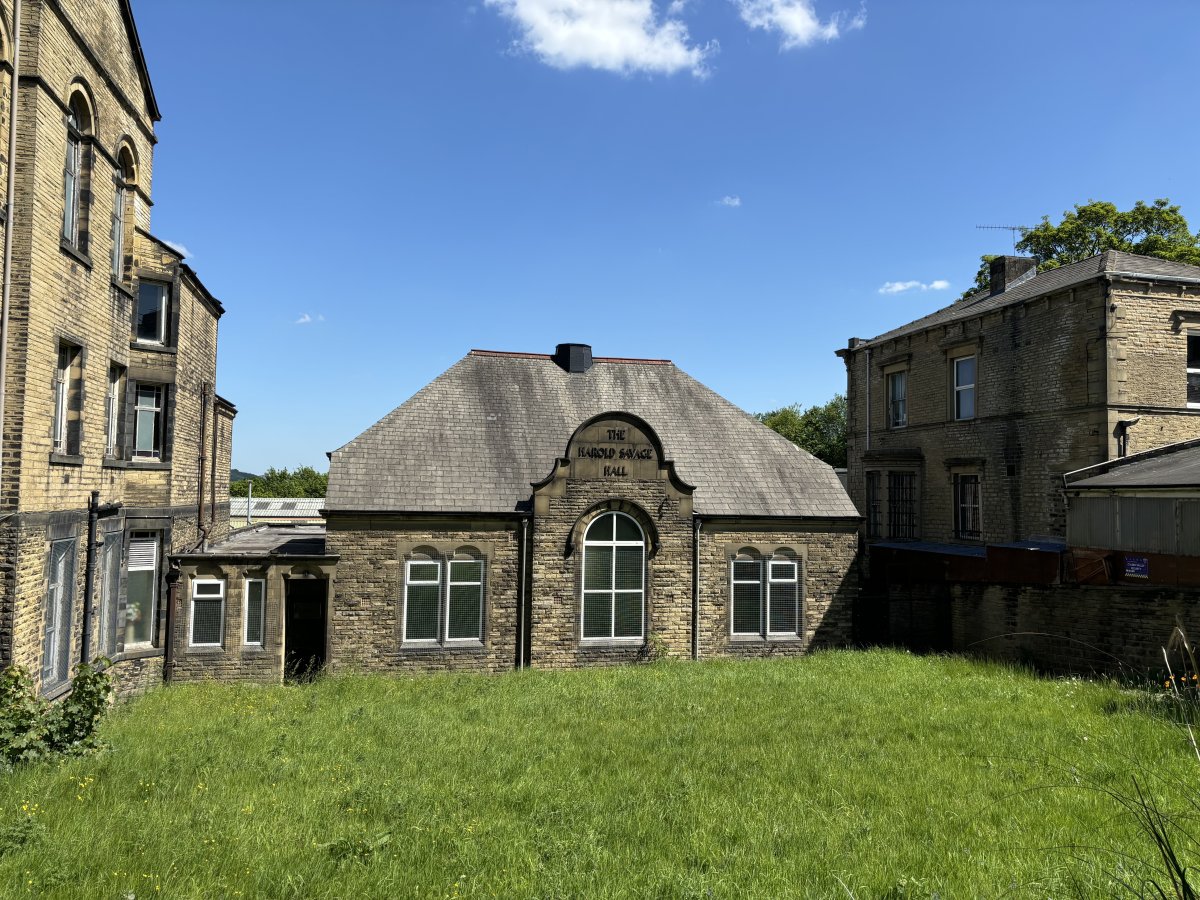 Land in Elland