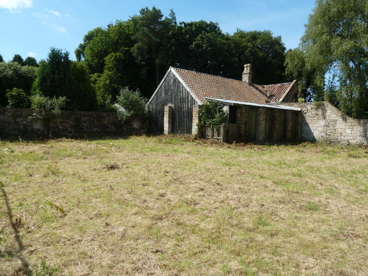 Land for sale Falkirk EH49 7RZ,5274sq ft Boxpod