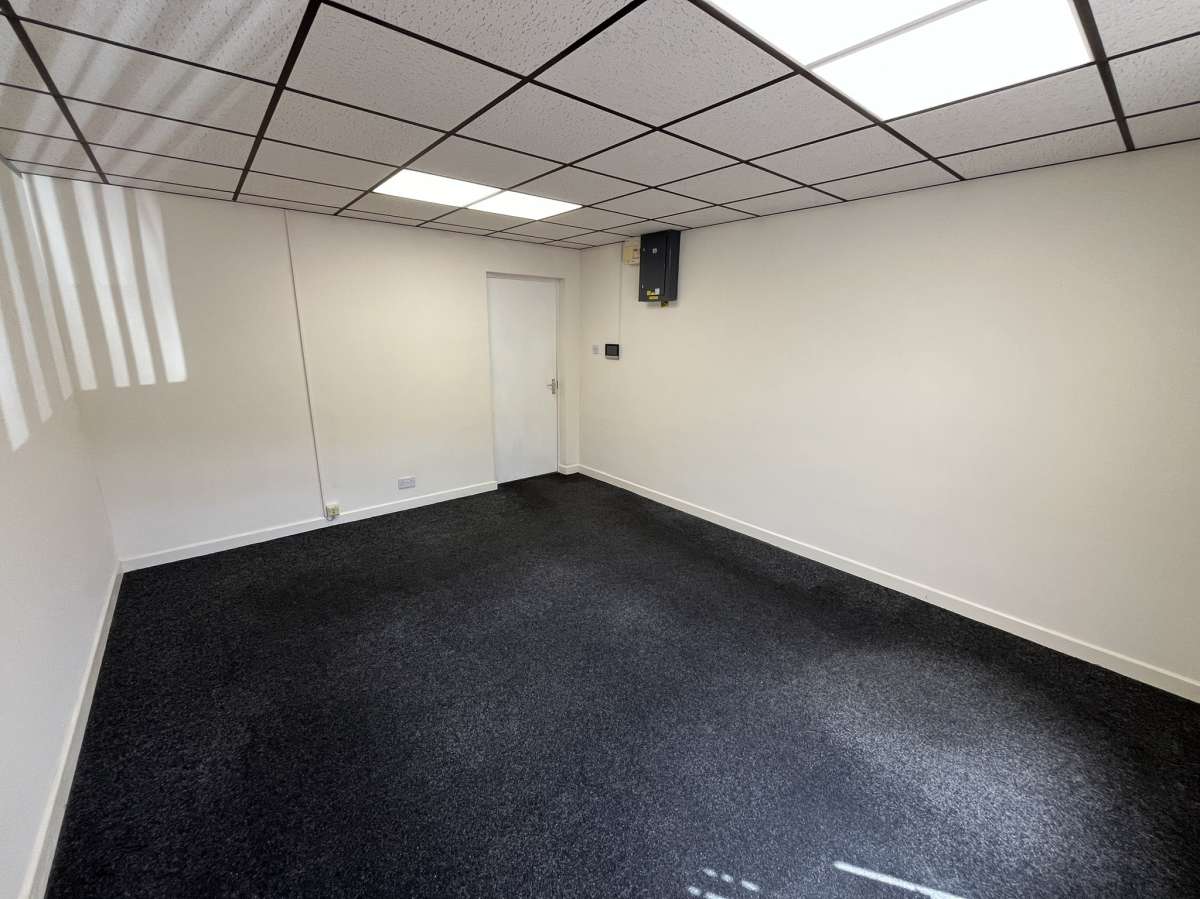 Office in Hinckley - photo 3