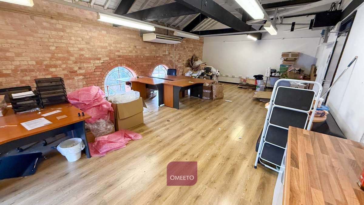 Office in Derby - photo 4