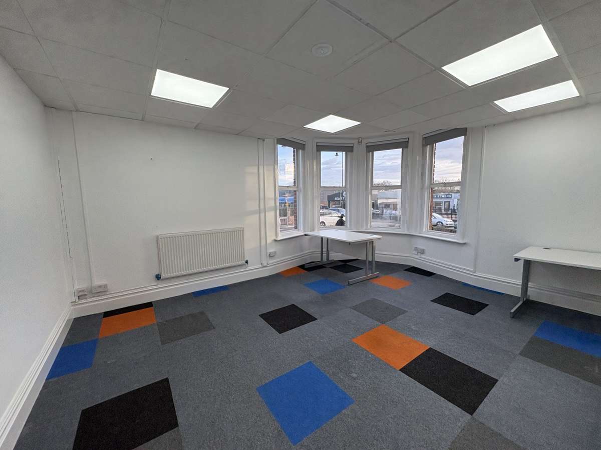 Office in Fareham - photo 3