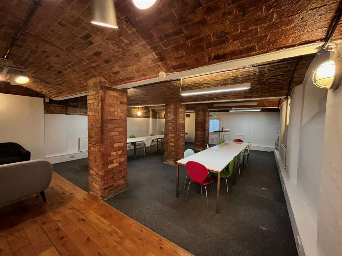 Office in Stamford - photo 4