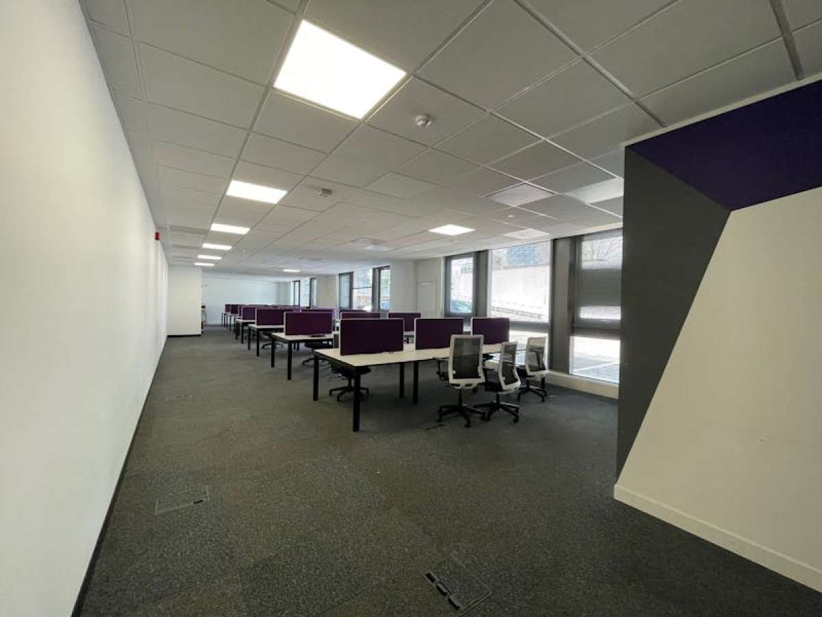 Office in Sunbury-on-Thames - photo 4