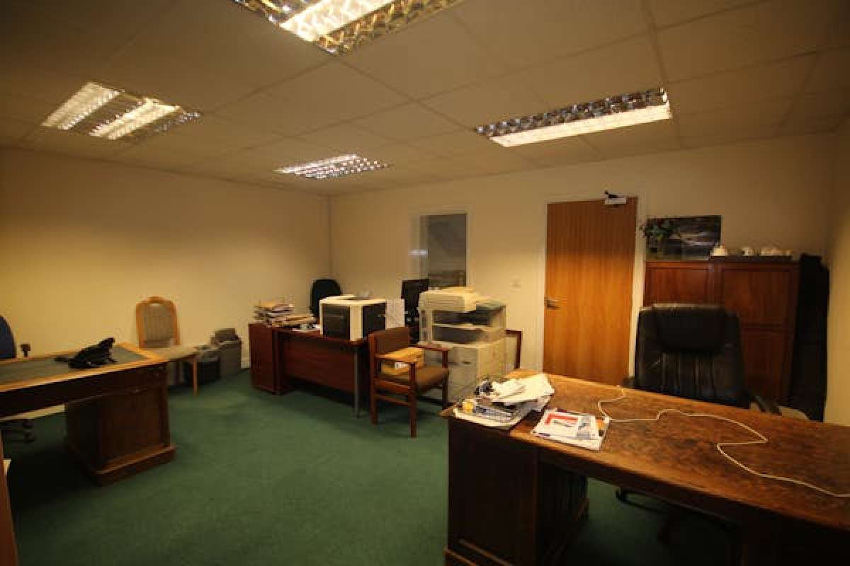 Office in Leominster - photo 3