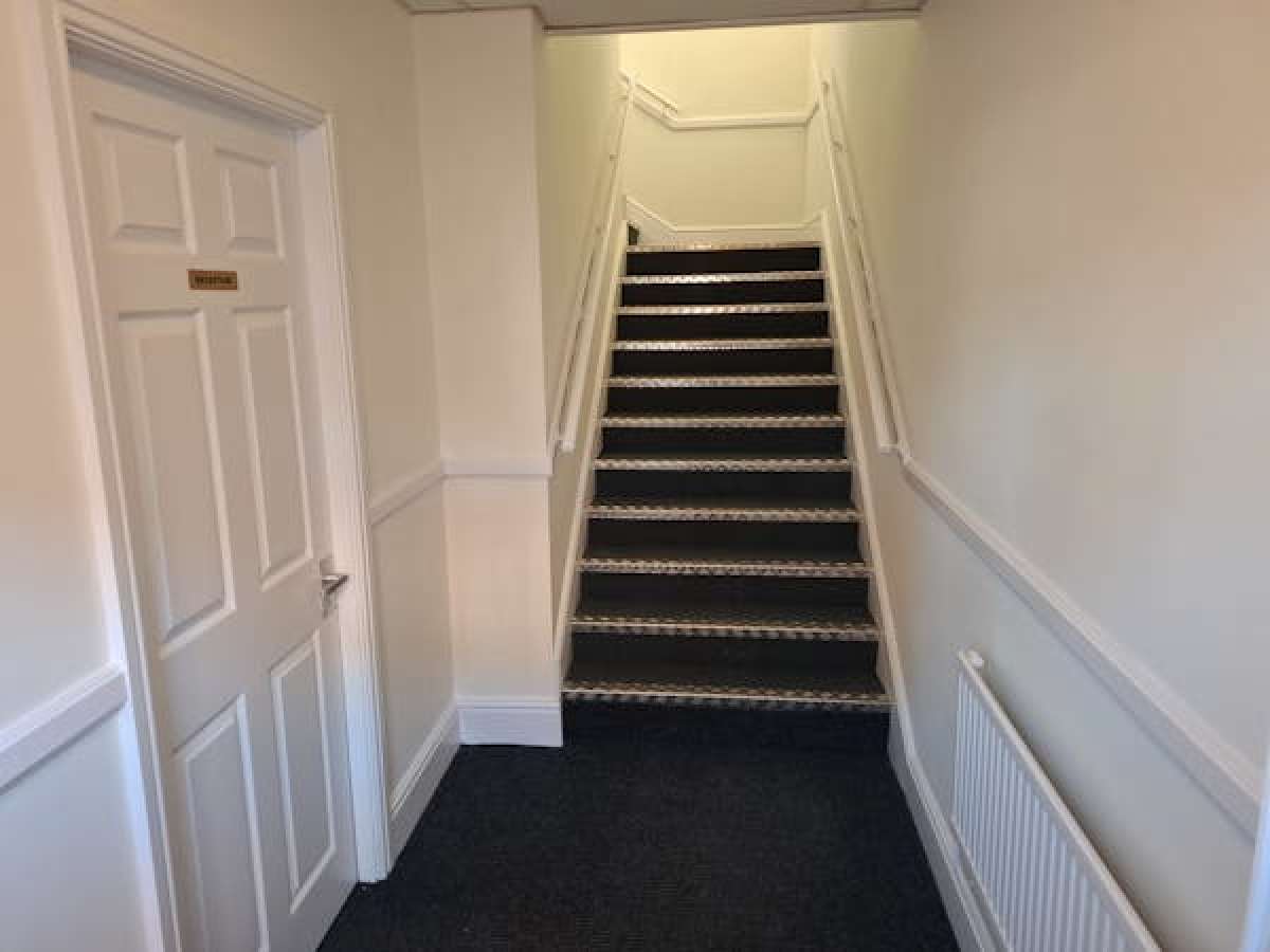 Office in Halesowen - photo 3
