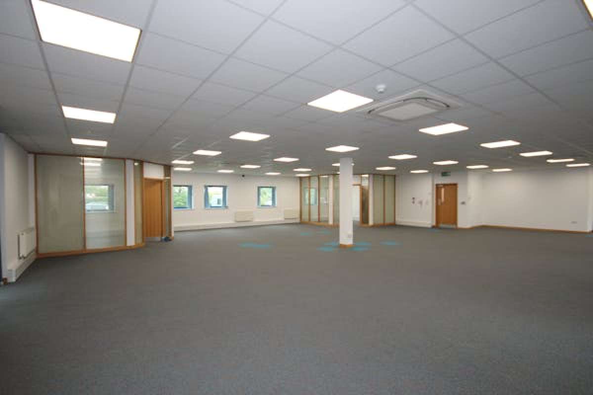 Office in Halesowen - photo 4