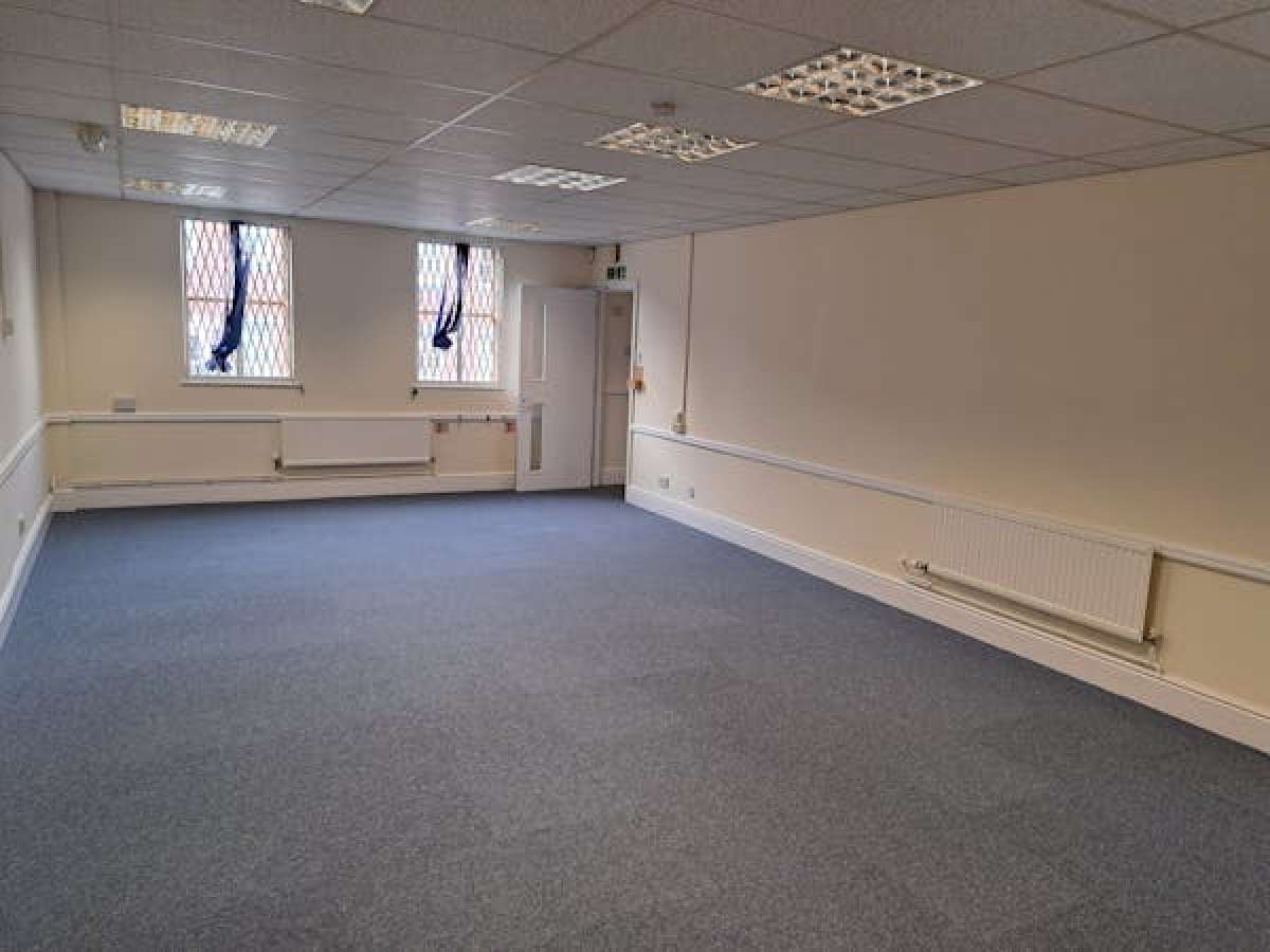 Office in Halesowen - photo 2