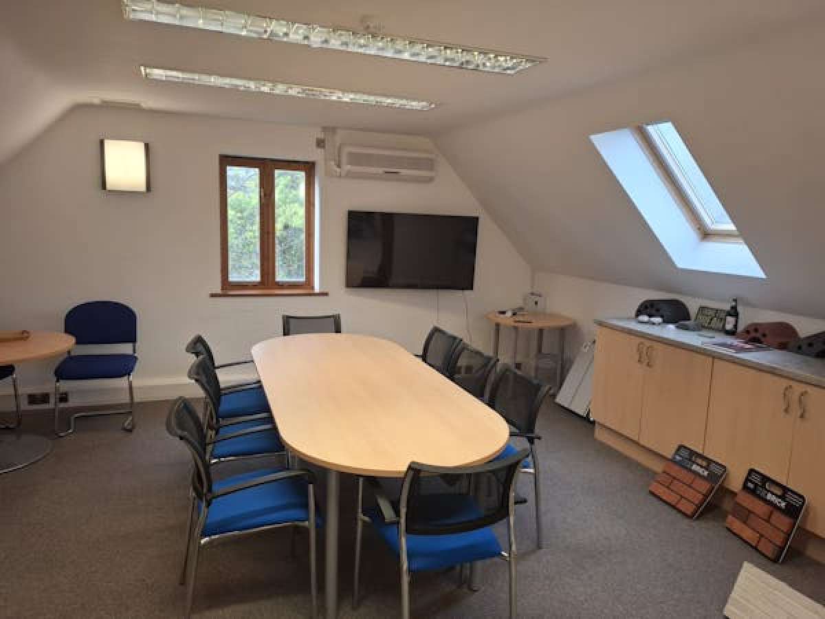 Office in Bromsgrove - photo 3