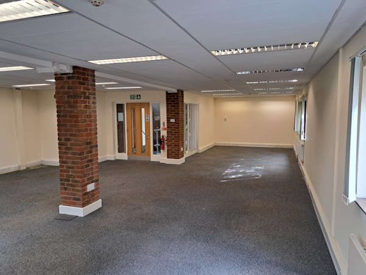 Office in Solihull - photo 4