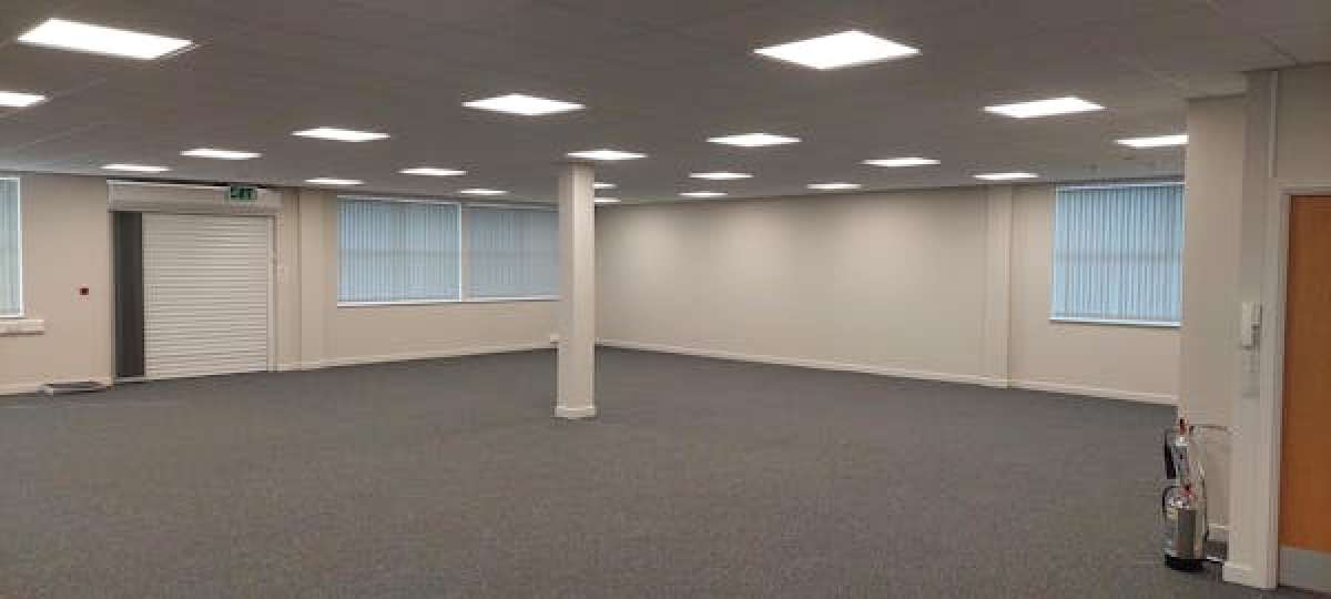 Office in Halesowen - photo 2
