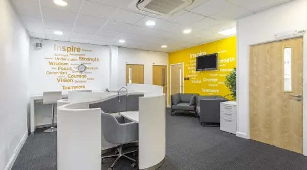 Office in Fearnhead - photo 2