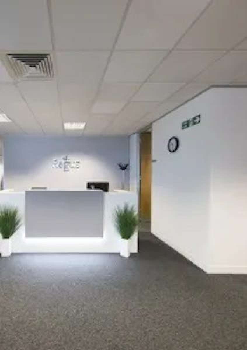 Office in Salford - photo 2