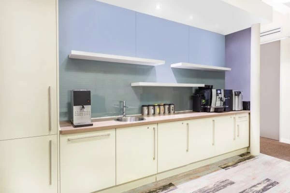 Office in Salford - photo 4