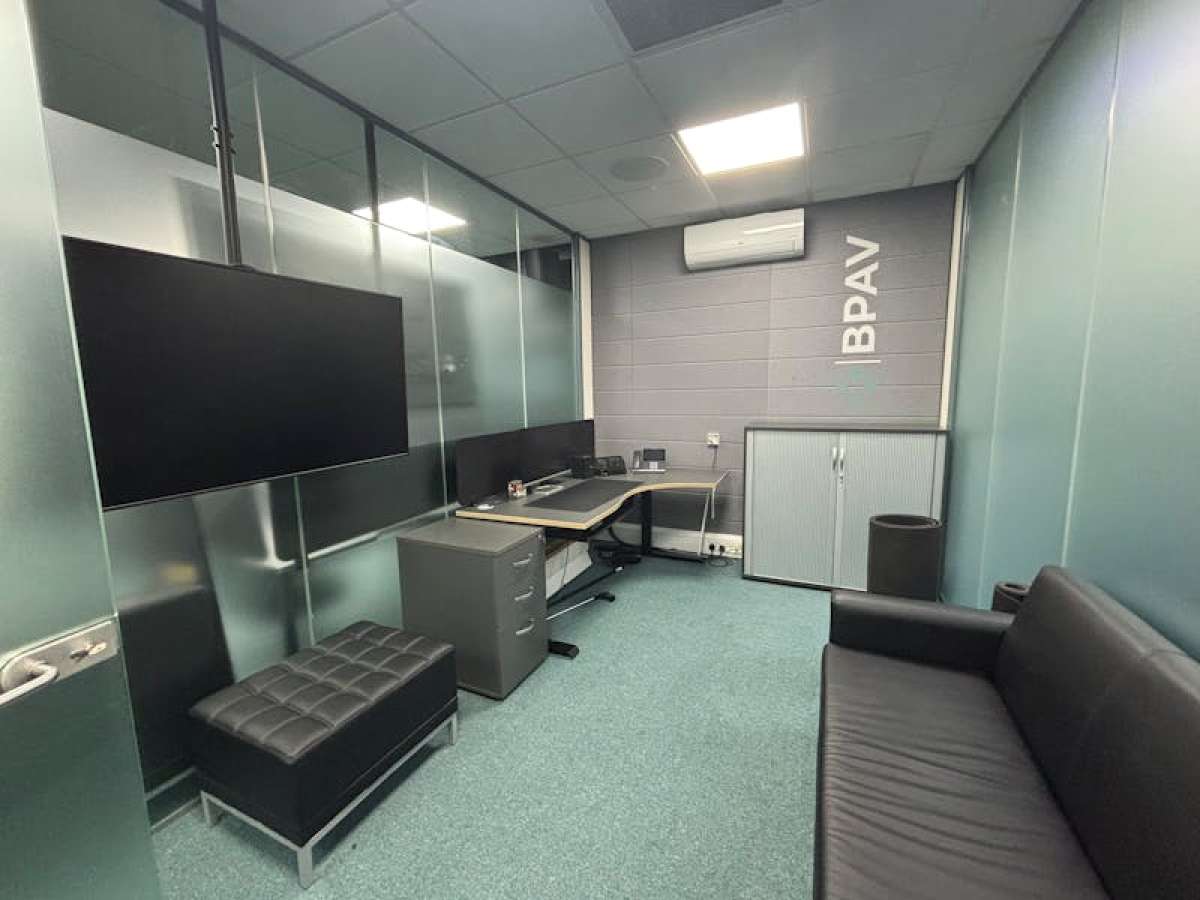 Office in Basingstoke - photo 2