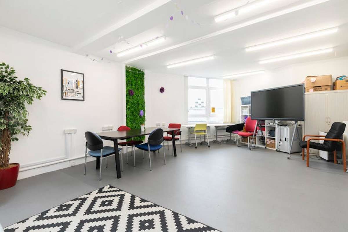 Office in LONDON - photo 2