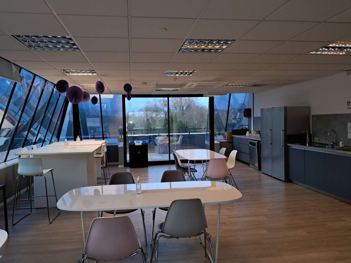 Office in Leatherhead - photo 2